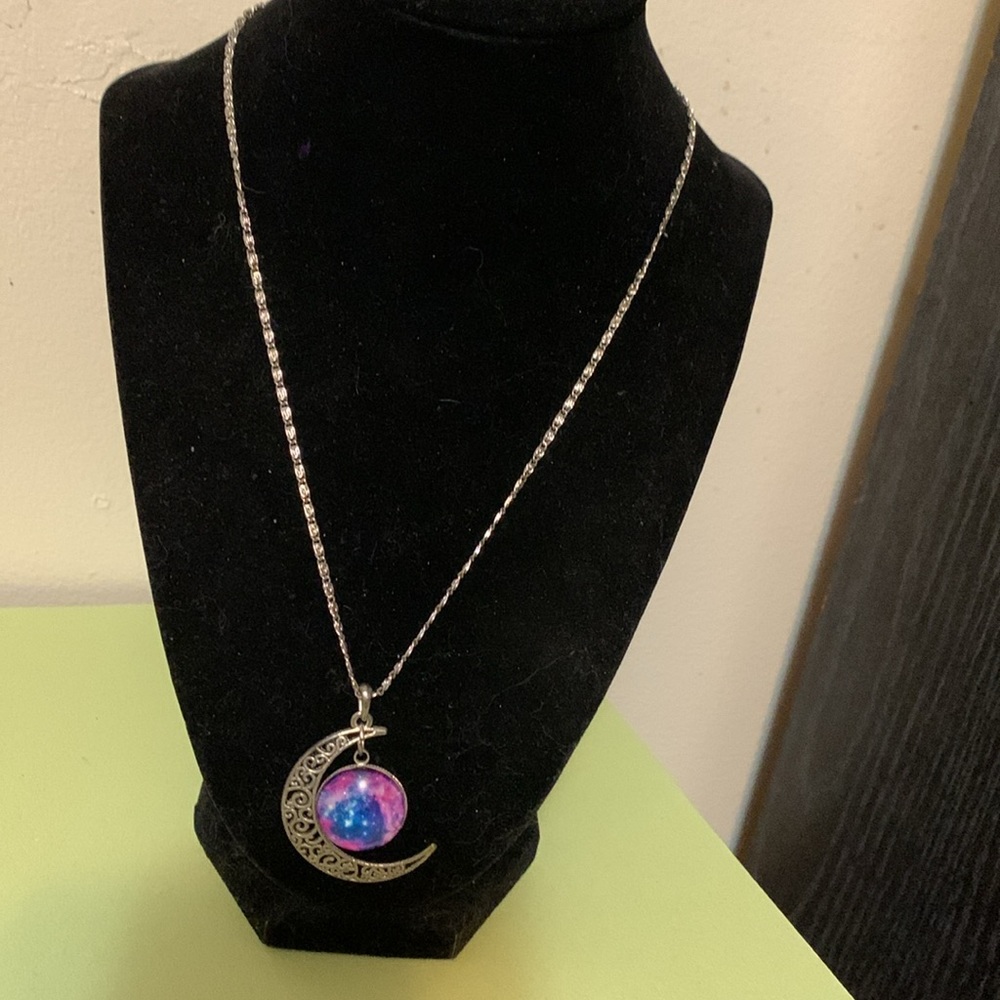 Beautiful necklace, 18 1/2”,